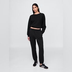 Gap VintageSoft Relaxed Boyfriend Joggers in True Black